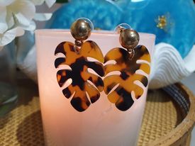 small monstera leaf earrings in amber and black